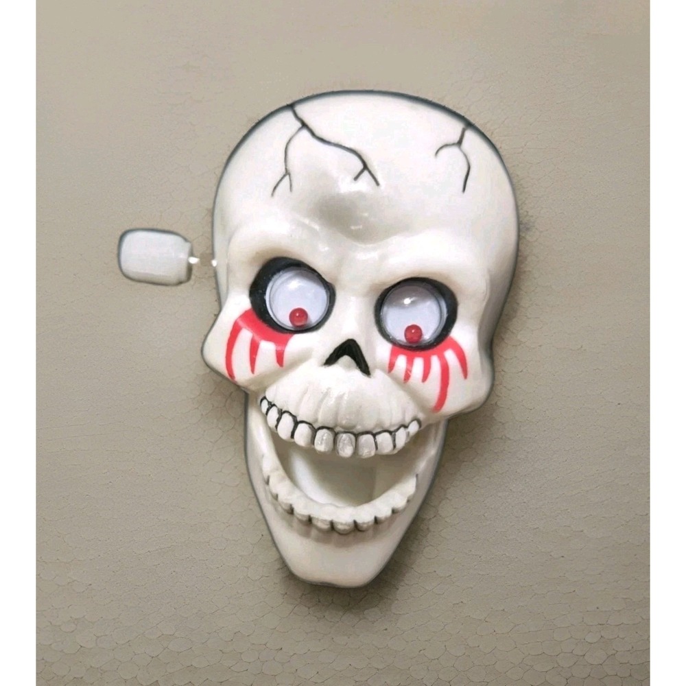 RUSS 80s Bleeding Skull Laughing Pin Halloween Spooky Wind-Up Vtg Works Eye Move